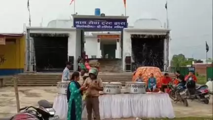 बरेली: बरेली से कछला गंगा घाट जाने वाले कावड़ियों के लिए जगह-जगह प्रसाद और भंडारे का आयोजन
