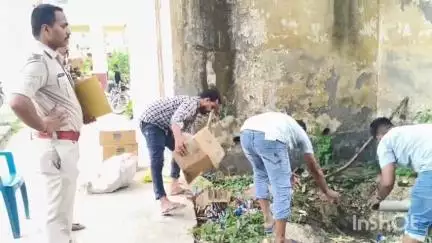 वारिसनगर: वारिसनगर थाना में ज़ब्त अंग्रेजी शराब का किया गया विनष्टीकरण, थानाध्यक्ष व अंचलकर्मी रहे मौजूद
