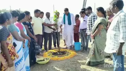 బాల్కొండ: వన మహోస్తవంలో పాల్గొని మొక్కలు నాటి న తెలంగాణ సీడ్స్ కార్పొరేషన్ చైర్మన్ అన్వేష్ రెడ్డి