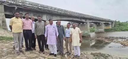 ભિલોડા: ભિલોડા હાથમતી નદી પુલનું નિરીક્ષણ, ધારાસભ્ય પી.સી. બરંડા તથા તંત્ર દ્વારા વૈકલ્પિક વ્યવસ્થાની ચર્ચા