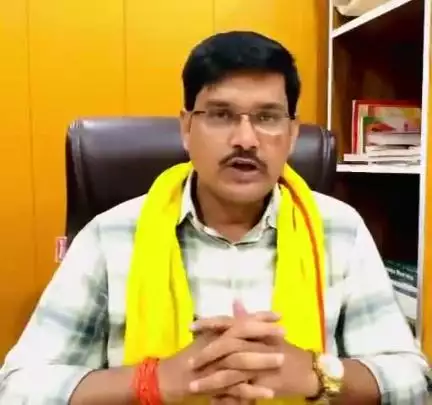 हम क्षत्रिय समाज का सम्मान करते हैं और करणी सेना का भी सम्मान करते हैं परंतु जिस प्रकार की टिप्पणी बलिया करणी सेना के जिला अध्यक्ष ने इस्तेमाल की है वो कतई सम्मानजनक नहीं है!