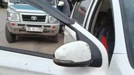 बोडला: बिशेषरा पुल के पास कार और पिकअप के बीच हुई टक्कर, दोनों चालक आपस में भिड़े, पुलिस ने मामला कराया शांत