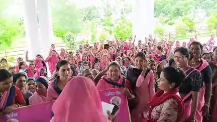 आगर: आगर में आंगनवाड़ी कार्यकर्ताओं का विरोध प्रदर्शन, रैली निकालकर 11 सूत्रीय मांगों का ज्ञापन सौंपा