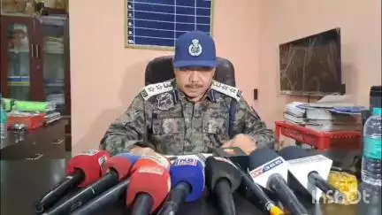 মানকাচৰ: মানকাচৰ আৰক্ষীৰ অভিযানত ১০ কোটি টকাৰ য়াবা টেবলেটসহ এগৰাকী লোকক আটক কৰা  সন্দৰ্ভত জিলা জেষ্ঠ্য আৰক্ষী অধীক্ষকৰ সংবাদ মেল