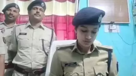 पूर्णिया पूर्व: के0 हाट थाना ने एक अभियुक्त को 440 पीस जिन्दा कारतूस और एक पिस्टल के साथ किया गिरफ्तार, एसपी ने की प्रेसवार्ता