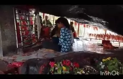 मदनपुर: सावन की पहली सोमवारी पर मदनपुर प्रखंड के विभिन्न शिवालयों में उमड़ी श्रद्धालुओं की भीड़, गूंजे हर हर महादेव के जयकारे