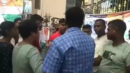 বালুরঘাট: বালুরঘাট কলেজ ঘেরাও বিক্ষোভে কলেজের ভেতরেই প্রবেশ করতে দেওয়া হল না SFI কর্মীদের, অভিযোগ প্রাক্তনী ও পুলিশের বিরুদ্ধেই