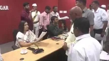 హన్వాడ: ప్రజావాణిలో 142 ఫిర్యాదులను స్వీకరించిన కలెక్టర్ విజయేంద్రియ బోయ