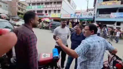 लोहाघाट: नगर व्यापार मंडल ने लोहाघाट नगर क्षेत्र में बिना GST और FSSAI प्रमाण पत्र के व्यापार करने वालों के खिलाफ खोला मोर्चा