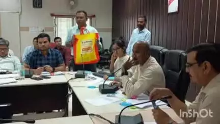 सीहोर नगर: कलेक्टर श्री बालागुरू के. बने निक्षय मित्र, पाँच टीबी मरीज़ों को लिया गोद