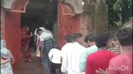 नानपारा: नवाबगंज के मंगली नाथ धाम शिव मंदिर पर श्रावण मास के पहले सोमवार को भक्तों का उमड़ा जन सैलाब