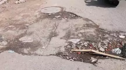बरेली: नॉवल्टी चौराहे के गड्ढे मुक्त कराने और फुटपाथ बनाने की मांग नगर निगम से की गई