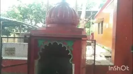 कर्वी: पीलीकोठी के पास परिक्रमा मार्ग पर स्थित है भगवान शिव का सिद्ध मंदिर, सावन के पहले सोमवार को श्रद्धालुओं की उमड़ी भीड़