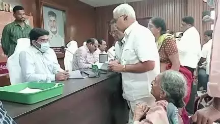భీమవరం: జిల్లా జాయింట్ కలెక్టర్ టి.రాహుల్ కుమార్ రెడ్డి అధ్యక్షతన ప్రజా సమస్యల పరిష్కార వేదిక కార్యక్రమం