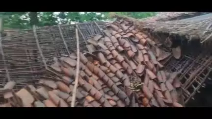 हनुमना: हाटा गांव में कच्चा मकान गिरने से पांच महिलाएं घायल, पुलिस मौके पर पहुंची, अस्पताल में भर्ती
