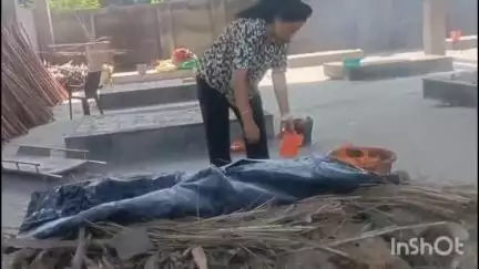 मुज़फ्फरनगर: क्रांतिकारी शालू सैनी ने नई मंडी स्थित श्मशान घाट में लावारिस महिला के शव का किया अंतिम संस्कार