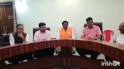आगरा: यूपी लघु भारती उद्योग के अध्यक्ष राकेश गर्ग आगरा पहुंचे, सर्किट हाउस में की प्रेस वार्ता