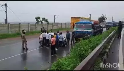 ସମ୍ବଲପୁର ମ୍ୟୁନିସିପାଲଟି: କ୍ଷେତରାଜପୁର ଥାନା ଅନ୍ତର୍ଗତ ଲକ୍ଷ୍ମୀ ଡୁଙ୍ଗରି ରେ ସଡ଼କ ଦୁର୍ଘଟଣା, କାର ଚାଳକ ଗୁରୁତର ଆହତ