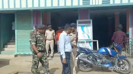 जमुई: बोधवन तालाब रोड़ स्थित पंजाब नेशनल बैंक बिल्डिंग सहित तीन बिल्डिंग को जिला प्रशासन ने हाई कोर्ट के निर्देश पर किया सील