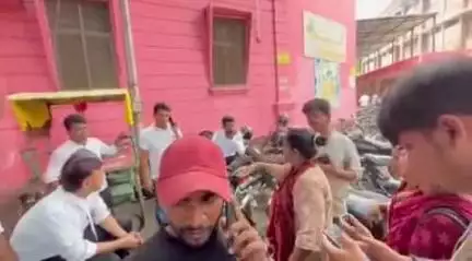 वाराणसी में बंदी की मौत के बाद परिजनों ने किया हंगामा, तबियत बिगड़ने पर भर्ती कराया गया था हॉस्पिटल