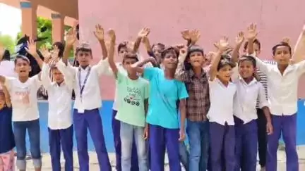 सुगौली: सुगौली नगर के राजकीय प्राथमिक विद्यालय भटवा टोला वार्ड 11 में एमडीएम में निकला मरा मकड़ा, एनजीओ देता है भोजन