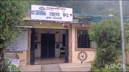 डुंडा: प्राथमिक स्वास्थ्य केंद्र डुंडा के नव निर्मित भवन में ताले लटके पड़े हैं