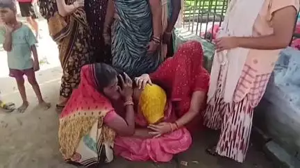 बदायूं: गालमपट्टी जहानाबाद ज्यारत के पास पेड़ पर बड़े भाई ने पिता द्वारा छोटे भाई के जमीन नाम करने पर फांसी लगाकर आत्महत्या की