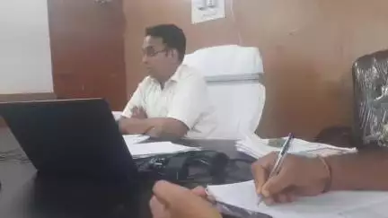 मतदाता पुनरीक्षण को लेकर,अनुमंडल पदाधिकारी,अनुमंडल कार्यालय में,सभी राजनीतिक दलों के साथ किया बैठक!