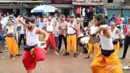 गुना नगर: सावन के पहले सोमवार पर गूंजे बाबा भोलेनाथ के जयकारे, पुरानी गल्ला मंडी स्थित पशुपतिनाथ मंदिर से निकाली गई पालकी यात्रा