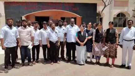 வேடசந்தூர்: பழனியில் வழக்கறிஞரை தாக்கியதை கண்டித்து வேடசந்தூர் வக்கீல் சங்கம் சார்பில் கோர்ட் புறக்கணிப்பு மற்றும் ஆர்ப்பாட்டம்