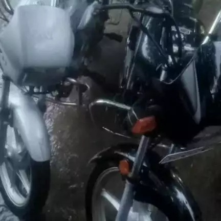 चांडिल: ताजनगर उत्क्रमित मध्य विद्यालय के पास लावारिस हालत में मिली दो हीरो स्प्लेंडर बाइक पुलिस ने की ज़ब्त