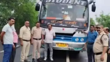 सागर नगर: भोपाल रोड पर एक यात्री बस में आपातकालीन द्वार के सामने से हटाई गई सीट, 9 वाहनों से वसूला गया ₹9500 का जुर्माना