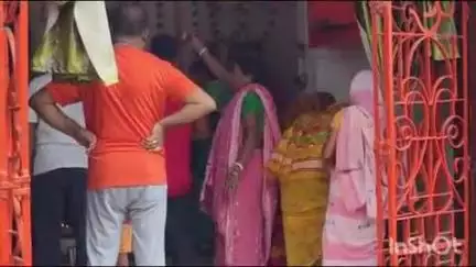 हिरणपुर: सावन के पहले सोमवार को भक्तों ने भगवान शिव का जलाभिषेक किया