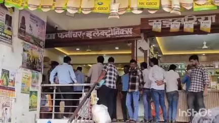 गुना नगर: लगातार बारिश से बोनी नहीं कर पाए किसान, दुकानदारों ने मक्का बीज वापस लेने से किया इनकार, शिवपुरी के किसान ने लगाए आरोप