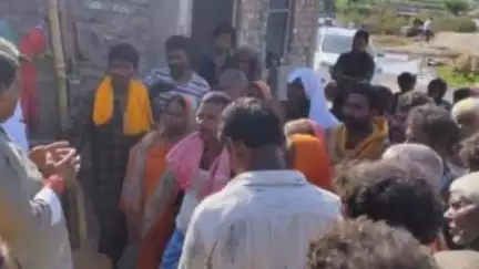 मोतिहारी: मोतिहारी में प्रधानमंत्री के आगमन को लेकर गन्ना एवं उद्योग मंत्री ने बनकटी में आम लोगों को दिया आमंत्रण पत्र