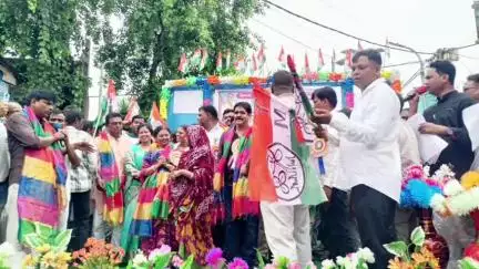জয়নগর ২: একাধিক রাজনৈতিক দল থেকে দেড় হাজার কর্মী সমর্থক তৃণমূল কংগ্রেসে যোগদান  কুলতলির চুপড়িঝাড়ায়