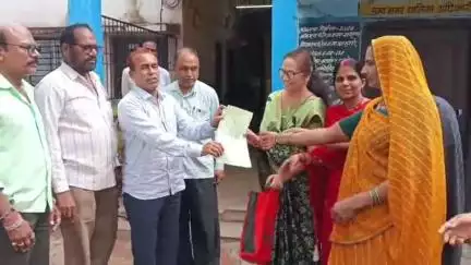 सुसनेर: नगर परिषद कार्यालय सुसनेर पहुंची महिलाएं, पुष्प विहार कॉलोनी की स्ट्रीट लाइटें चालू कराने की मांग