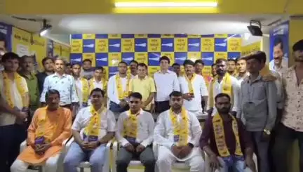 અમદાવાદ શહેર: આજે અમદાવાદ ખાતે સમાજવાદી પાર્ટીના 100 કાર્યકરો આમ આદમી પાર્ટી સાથે જોડાયા