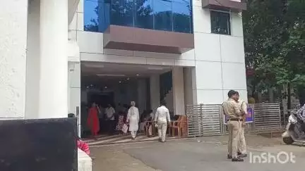 कोरबा: ग्राम पंचायत बेसिन में महुआ शराब निर्माण पर रोक लगाने की मांग को लेकर ग्रामवासी पहुंचे कोरबा कलेक्ट्रेट