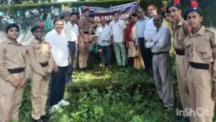 ନୟାଗଡ ସଦର: ଯଦୁମଣି ବରିଷ୍ଠ ନାଗରିକ ମଞ୍ଚ ପକ୍ଷରୁ ଇଟାମାଟି ରେ ବୃକ୍ଷ ରୋପଣ କାର୍ଯ୍ୟକ୍ରମ ଅନୁଷ୍ଠିତ