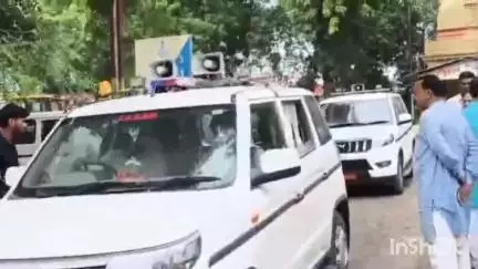 खकनार: इच्छापुर में अवैध मुरम खनन पर छापा, टेकड़ी के पीछे से जेसीबी और ट्रैक्टर जब्त
