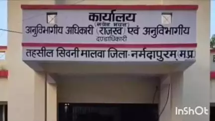 सिवनी मालवा: राशन कार्ड बनाने का अधिकार सरपंचों को देने की मांग, ग्रामीणों ने तहसीलदार को सौंपा ज्ञापन
