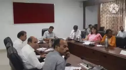 आगर: सीएम हेल्पलाइन की शिकायतें नॉन अटेंडेंट रहने पर होगी कार्रवाई: ज़िला कलेक्टर राघवेंद्र सिंह