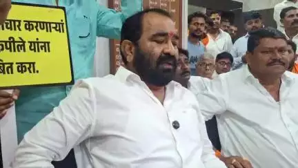 पातुर: विधान सभेचे अध्यक्ष आरोपींना ऍडजेस्ट झाले असल्याचा आरोप UBT चे आमदार नितीन देशमुख यांनी लगावला आहेय..