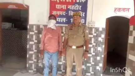 धामपुर: नहटौर के गांव बालापुर में बैंकट हॉल बनाने वाले व्यक्ति को धमकाते हुए हवाई फायरिंग कर दहशत फैलाने का आरोप