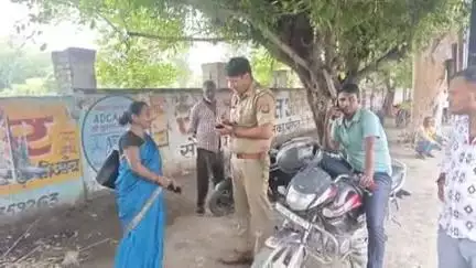 पीलीभीत: ड्रमंड कॉलेज के पास यात्री शेड में बैठी महिला के दो बदमाशों ने लूटे कुंडल