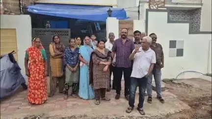 વઢવાણ: વૉર્ડ નં 9 રતનપર બાયપાસ પાસે આવેલી ઊમિયા ટાઉનશિપ સોસાયટી માં ગટર નું કામ ચાલુ કરી અધૂરું મૂકી ચાલ્યા જતા રોષ
#Jansamasya