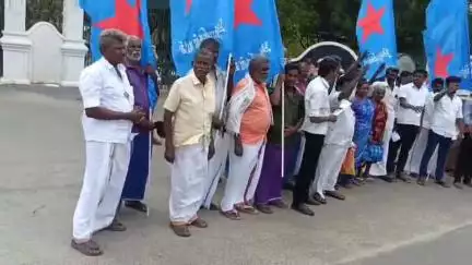 தேனி: தேனி கலெக்டர் அலுவல கத்தில் தமிழ் புலிகள் கட்சி போடி மே ஒ செ தலைமையில்ஆர்ப்பாட்டம், கலெக்டரிடம் மனு வழங்கினார் #localissue