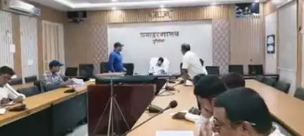 पूर्णिया पूर्व: धान अधिप्राप्ति को लेकर जिलाधिकारी ने महानंदा सभागार में समीक्षा बैठक की, दिए कई दिशा-निर्देश