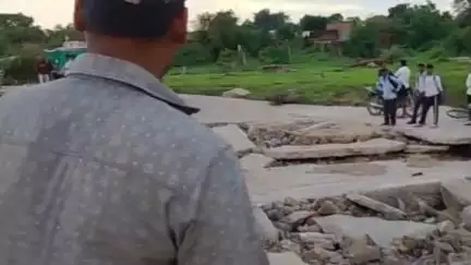 दतिया: पहुज नदी में बहा धमना का पुल, दर्जन भर गांवों का झाँसी से संपर्क टूटा
